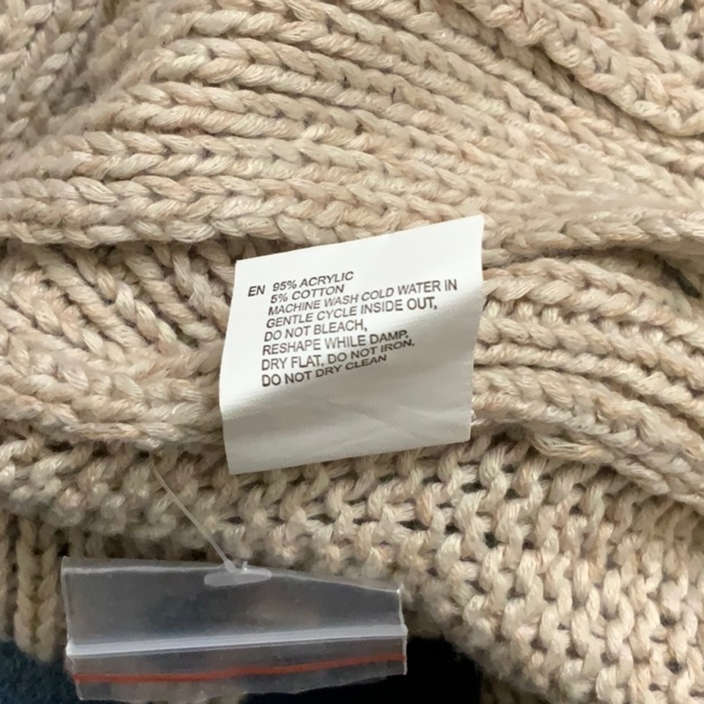 Harper Heritage cream colored sweater. NWOT. Size L - Picture 6 of 6